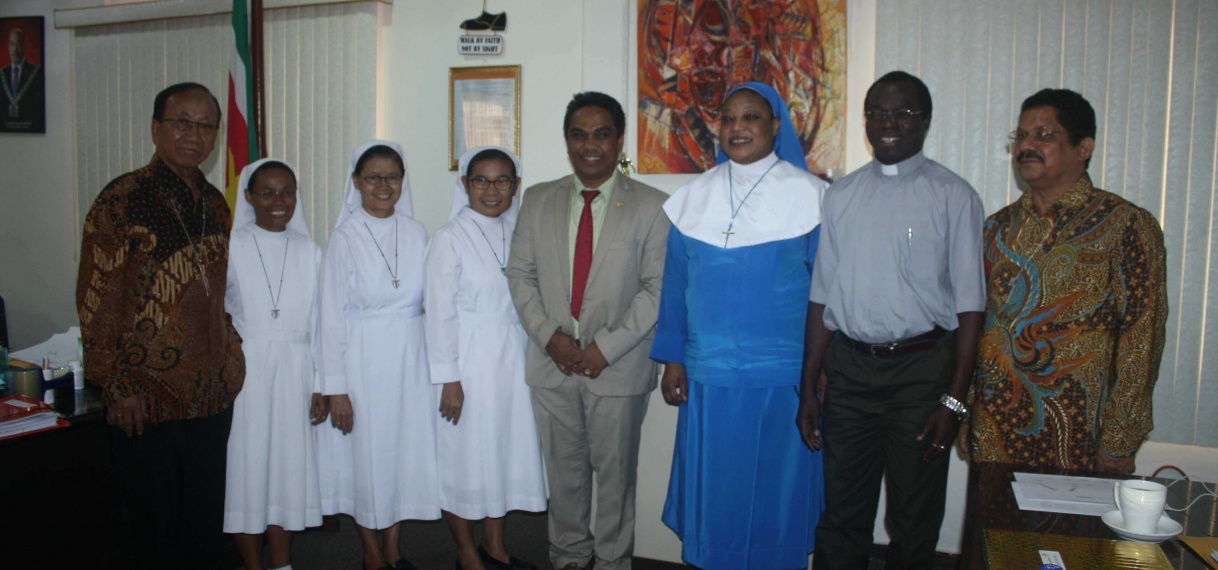 Aartsbisschop Indonesië op bezoek bij minister Noersalim
