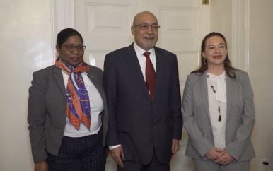 President Bouterse ontvangt minister Buitenlandse Zaken Ecuador