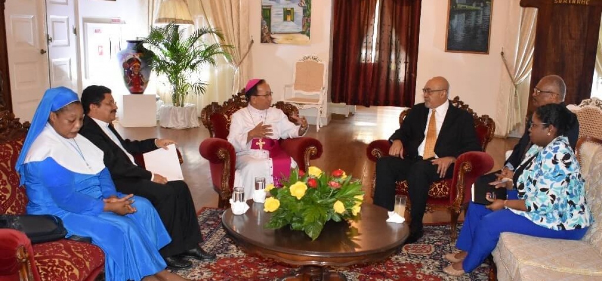 Geestelijken Indonesië en Nigeria op bezoek bij President Desiré Bouterse