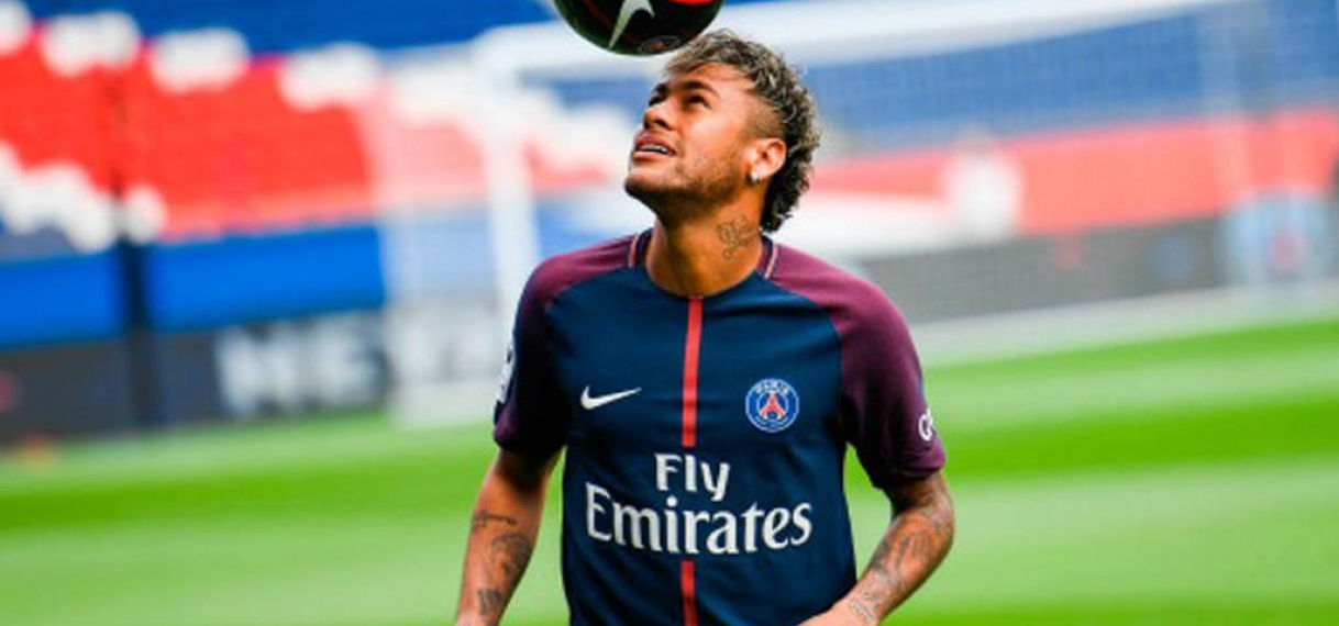 Neymar maakt rentree op het trainingsveld van Paris Saint-Germain