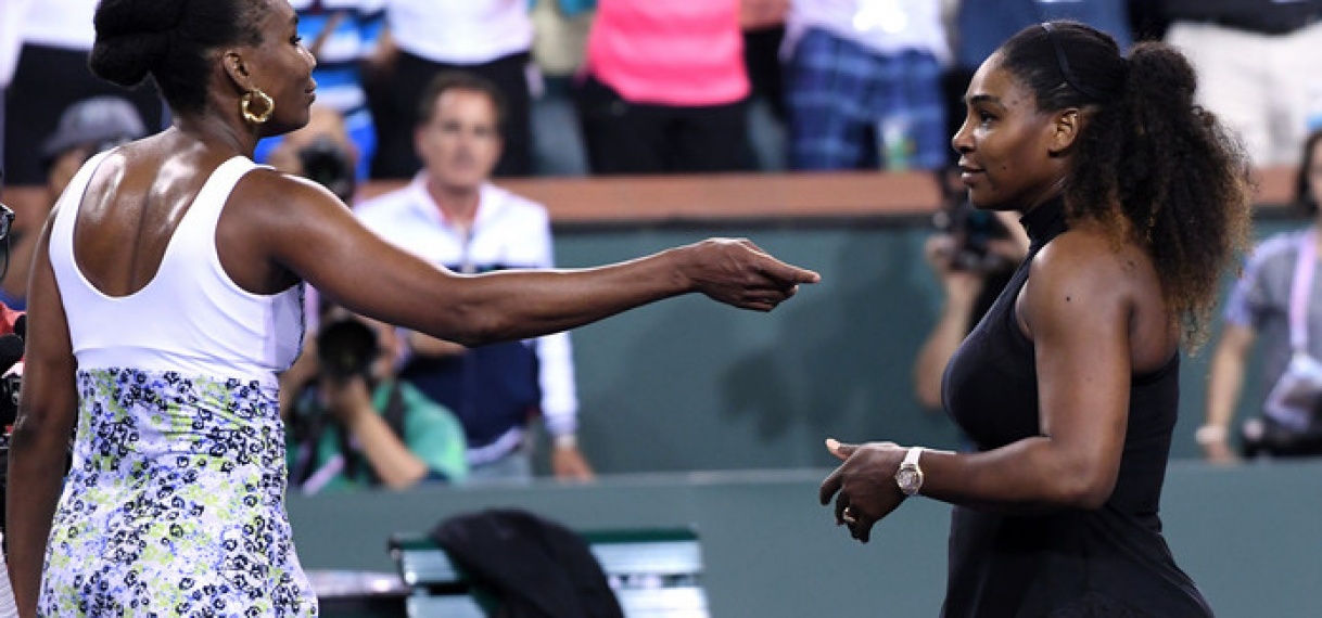 Serena strijdend ten onder tegen zus Venus