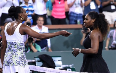 Serena strijdend ten onder tegen zus Venus