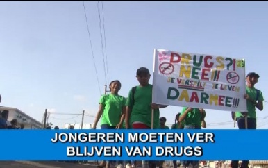 Wandelmars in Lelydorp: “jeugd moet afblijven van drugs”
