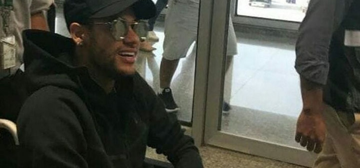 Neymar is al in Brazilië voor ​​operatie