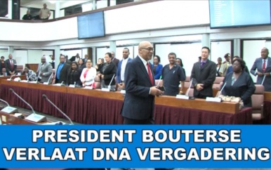 President Bouterse verlaat DNA vergadering