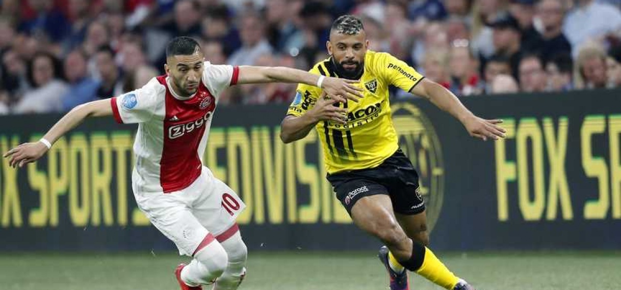 Ajax pakt drie punten op gekke avond