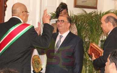 Minister Antoine Elias beëdigd tot minister van Volksgezondheid