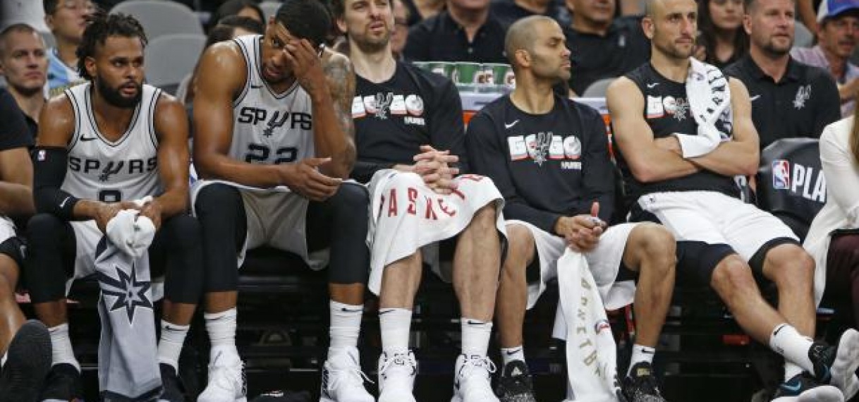 San Antonio Spurs verliest zonder rouwende coach ook derde duel play-offs
