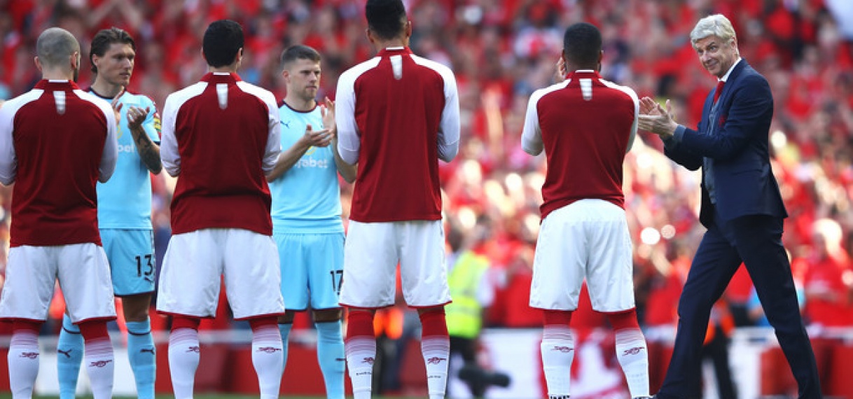 Wenger neemt in stijl afscheid van Arsenal-fans