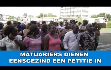 Matuariërs dienen eensgezind petitie in