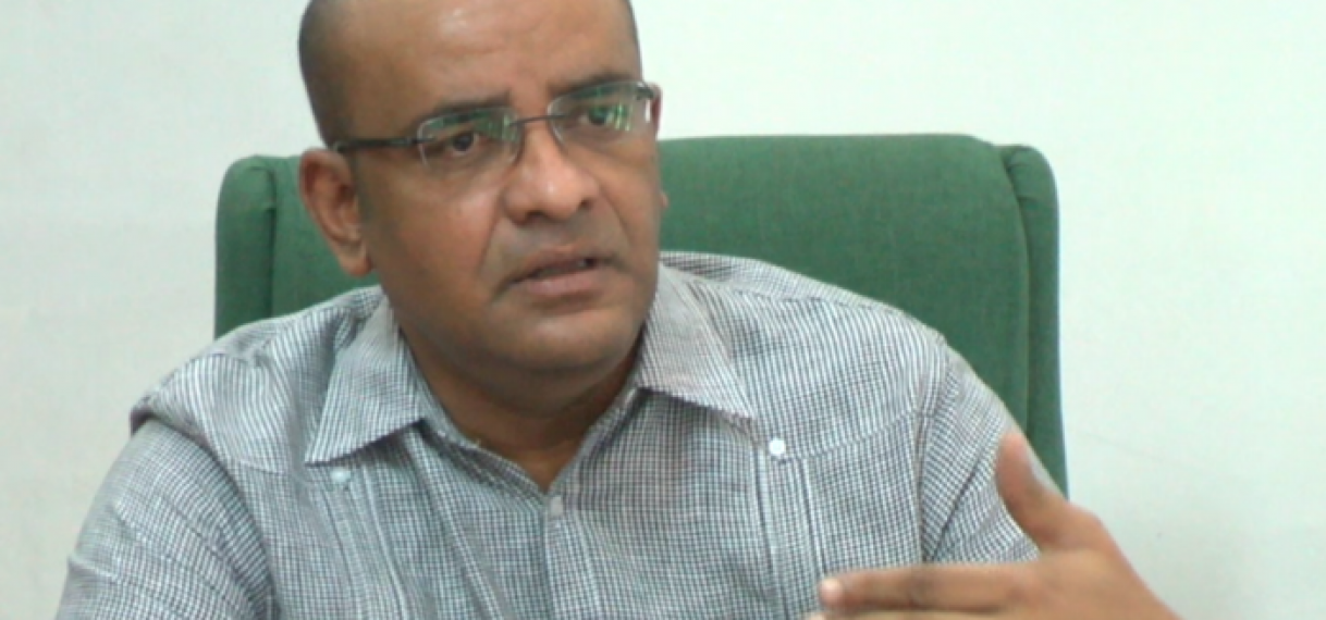 Bharrat Jagdeo betuigt solidariteit aan vissers en families vermisten