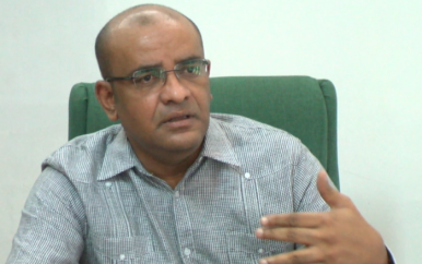 Bharrat Jagdeo betuigt solidariteit aan vissers en families vermisten