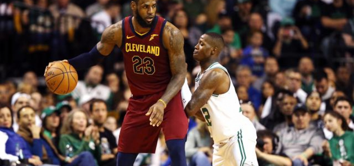 Celtics houden James in toom en winnen eerste duel van Cavaliers