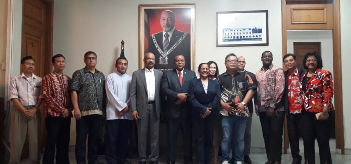 Delegatie uit Suriname brengt zakenbezoek aan Indonesië