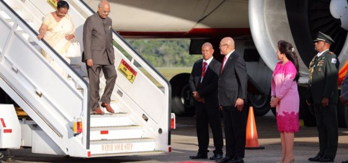 Indiase president Ram Nath Kovind arriveert in Suriname