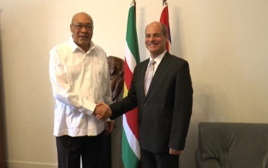 Onderminister Buitenlandse zaken Cuba op werkbezoek in Suriname