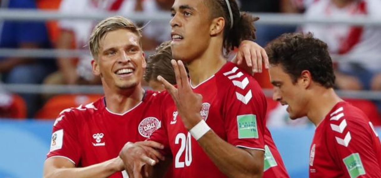 Effectief Denemarken begint WK met moeizame zege op Peru   Zat