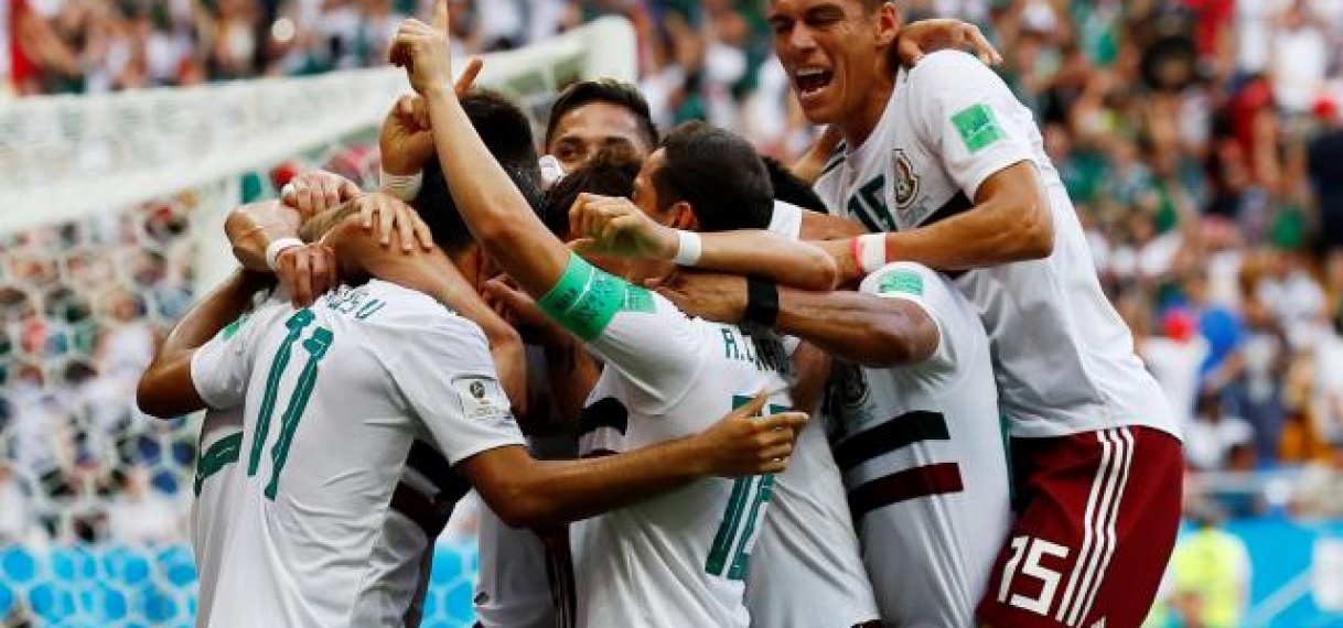Mexico bijna naar achtste finales WK na nipte zege op Zuid-Korea