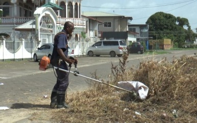 Districtscommissariaat Paramaribo Noord-Oost pakt onderhoud gebieden aan