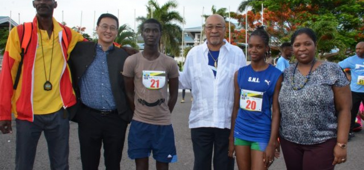 Wielzen en Pinas vertegenwoordigen Suriname tijdens CARICOMloop