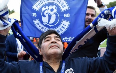Maradona op grootse wijze onthaald bij nieuwe club Dinamo Brest