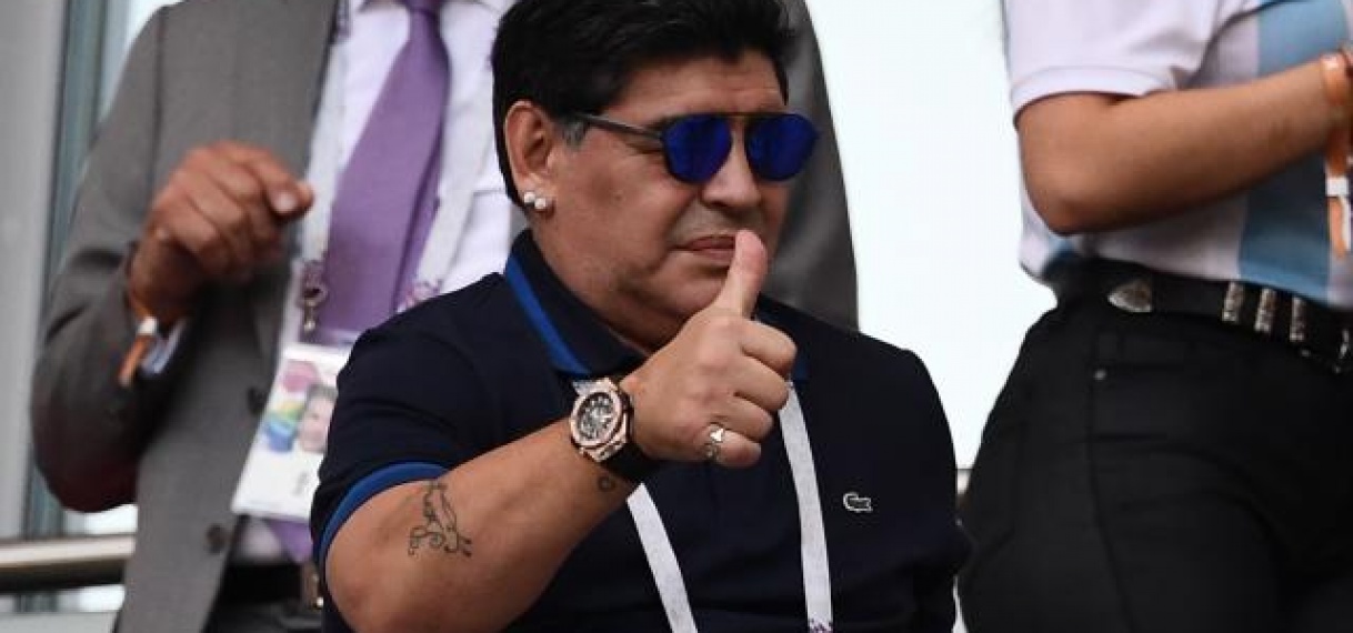 Maradona biedt FIFA excuses aan voor felle kritiek op arbiter Geiger