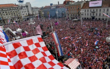 Ruim honderdduizend fans bij huldiging zilveren Kroatische WK-ploeg