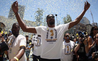 Sterspeler Durant langer bij NBA-kampioen Golden State Warriors