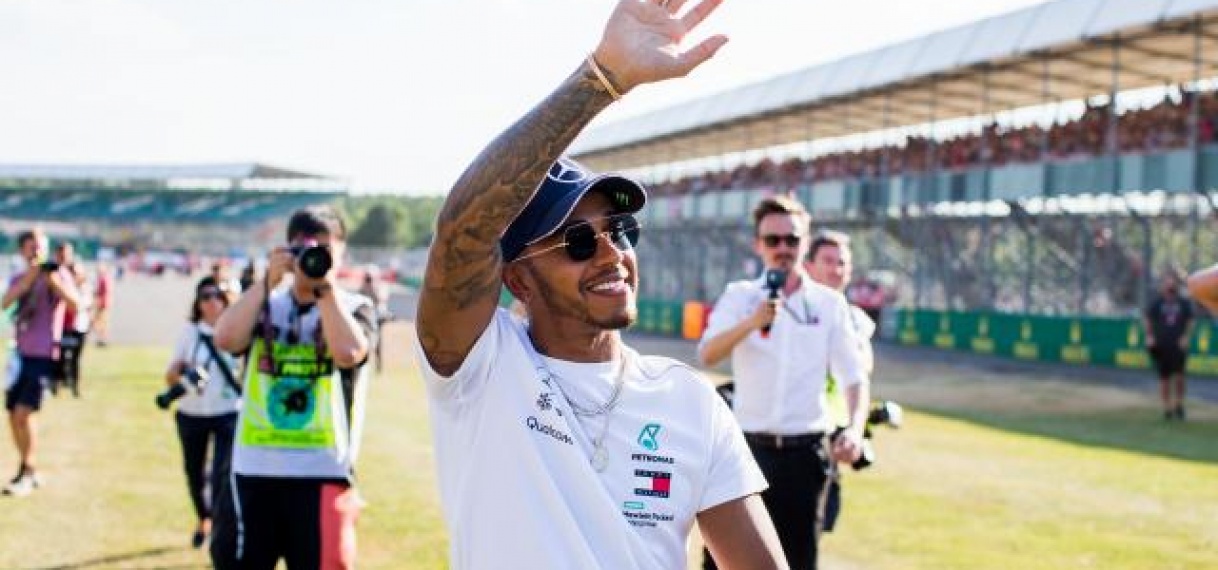 Wereldkampioen Hamilton (33) verlengt contract bij Mercedes met twee jaar