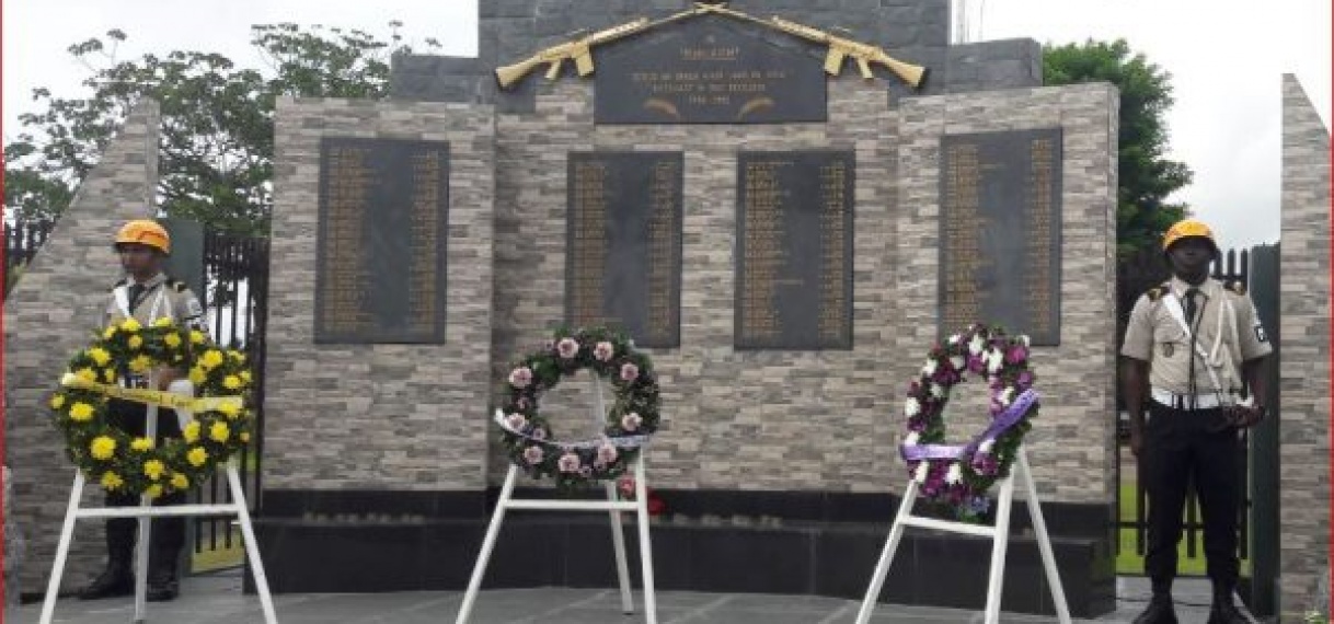 Herdenkingsbijeenkomst met bloemenhulde voor Gesneuvelde Militairen