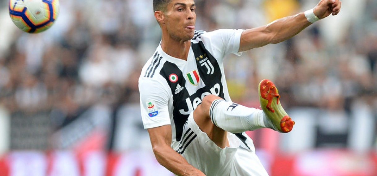 Juventus gaat ongeslagen winterstop in, matchwinner Ronaldo vestigt record