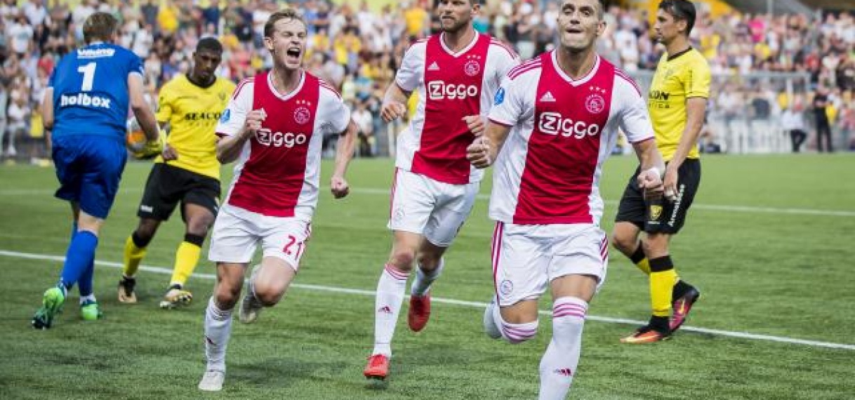 Ajax boekt dankzij videoarbitrage zwaarbevochten zege bij VVV-Venlo