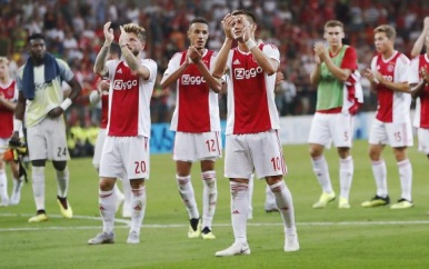 Ajax verspeelt ruime voorsprong tegen Standard Luik in voorronde CL