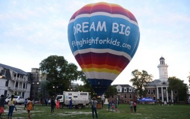 Eerste luchtballon-vaart in Suriname een succes