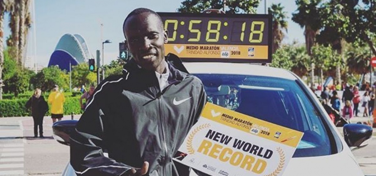 Keniaan Kiptum verbreekt 8 jaar oud wereldrecord op halve marathon