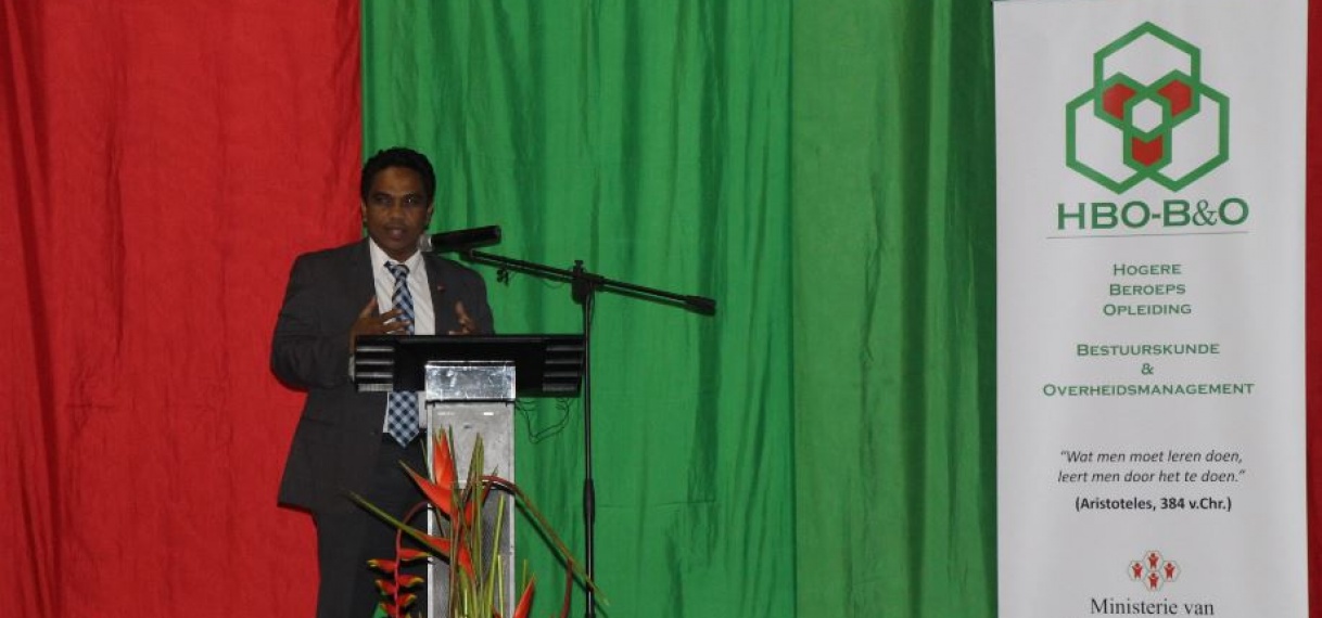 Minister Noersalim opent hbo-opleiding voor ambtenaren