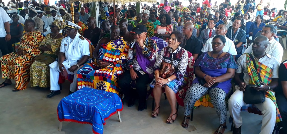 President Bouterse en Ashanti koning bezoeken Brokopondo