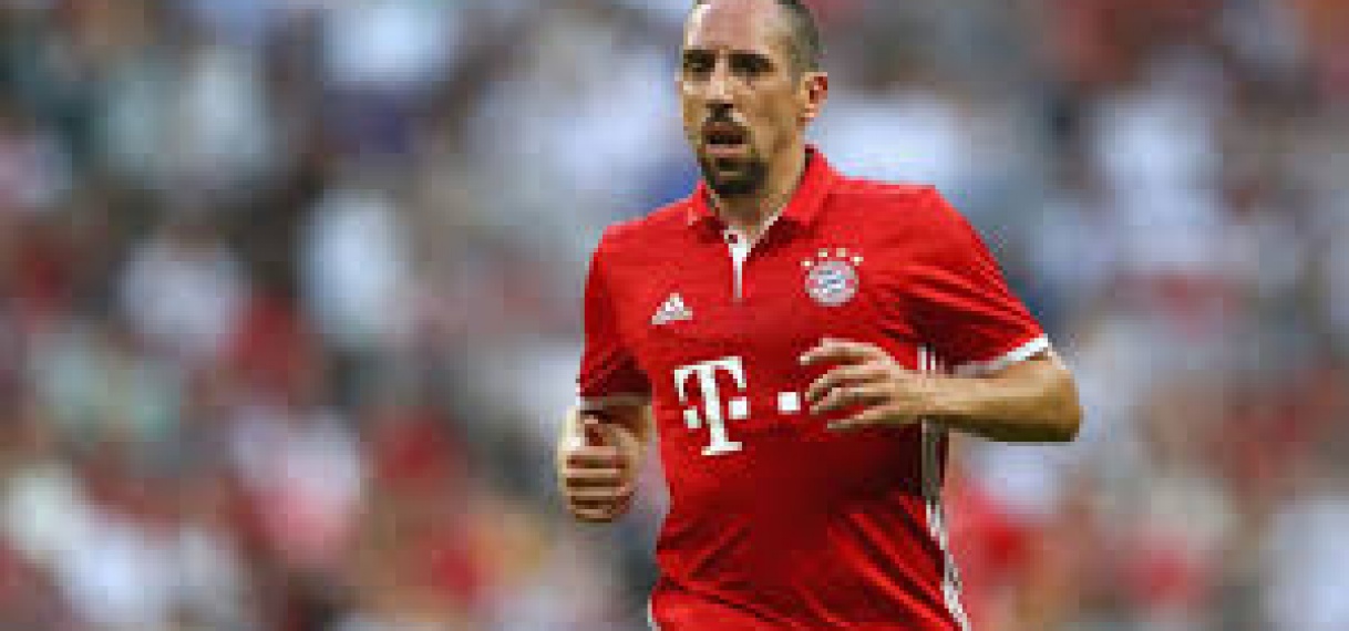 Franck Ribéry moet zich bij de clubleiding van Bayern München melden vanwege een incident na de verloren topper tegen Borussia Dortmund (3-2) van zondag.