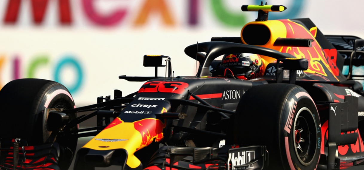 Max Verstappen heeft vrijdag de snelste tijd neergezet bij de eerste vrije training voor de Grand Prix van Brazilië.