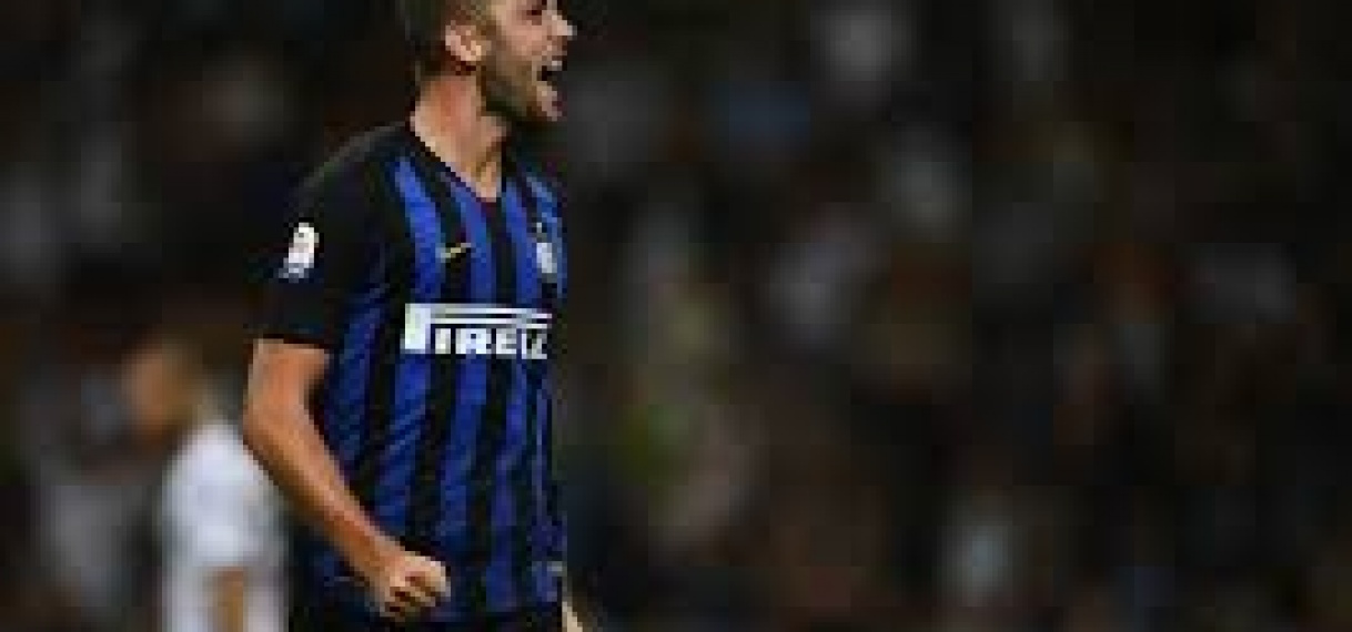 De Vrij met Inter op valreep lang Napoli, Ronaldo redt punt voor Juventus.