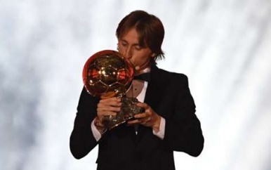 Modric doorbreerkt hegemonie Ronaldo en Messi en wint gouden bal