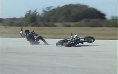 Glijden over finish voortaan legaal voor crashende motorcoureurs