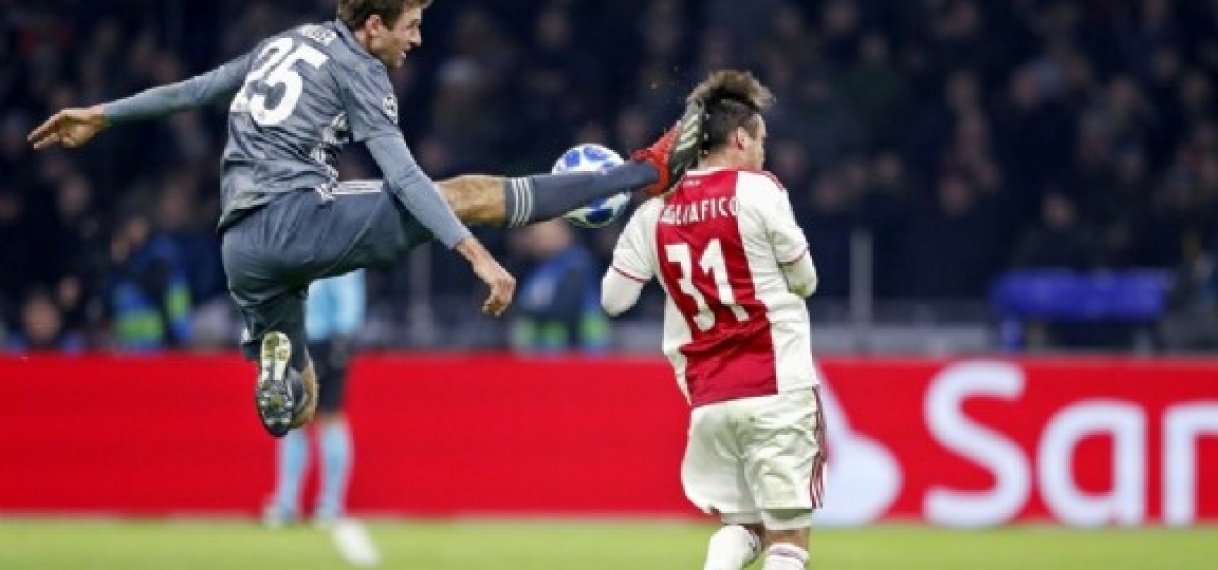 Müller bezoekt kleedkamer van Ajax: ‘Het was niet bewust
