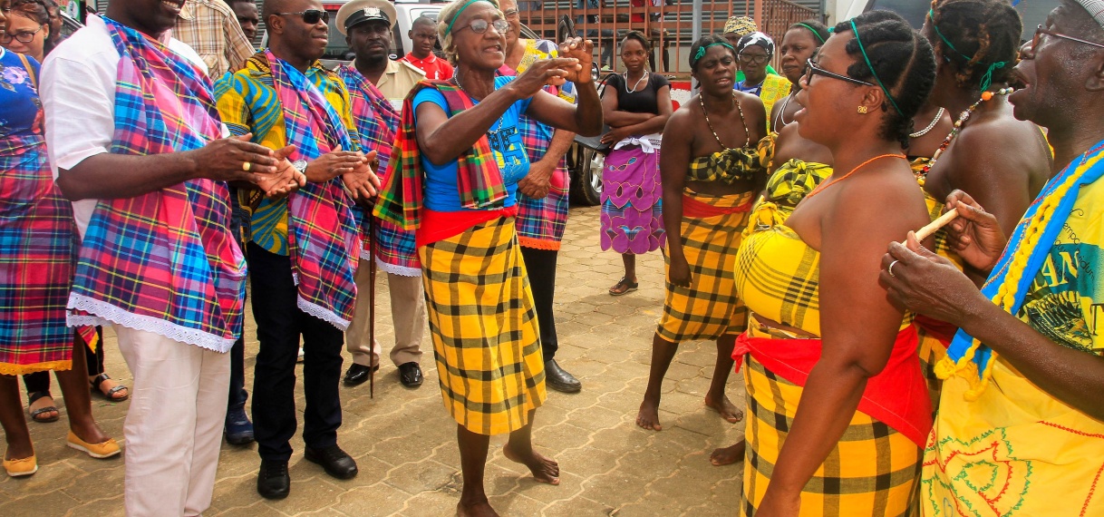 Minister Dikan roept Afro-Surinamers op elkander te steunen