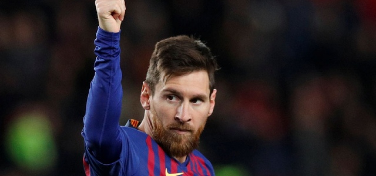 Jubileumtreffer Messi bij zege Barcelona, Real in slotfase langs Betis