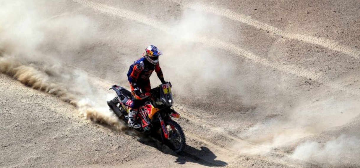 Motorcoureur Price wint beruchte Dakar Rally met etappewinst