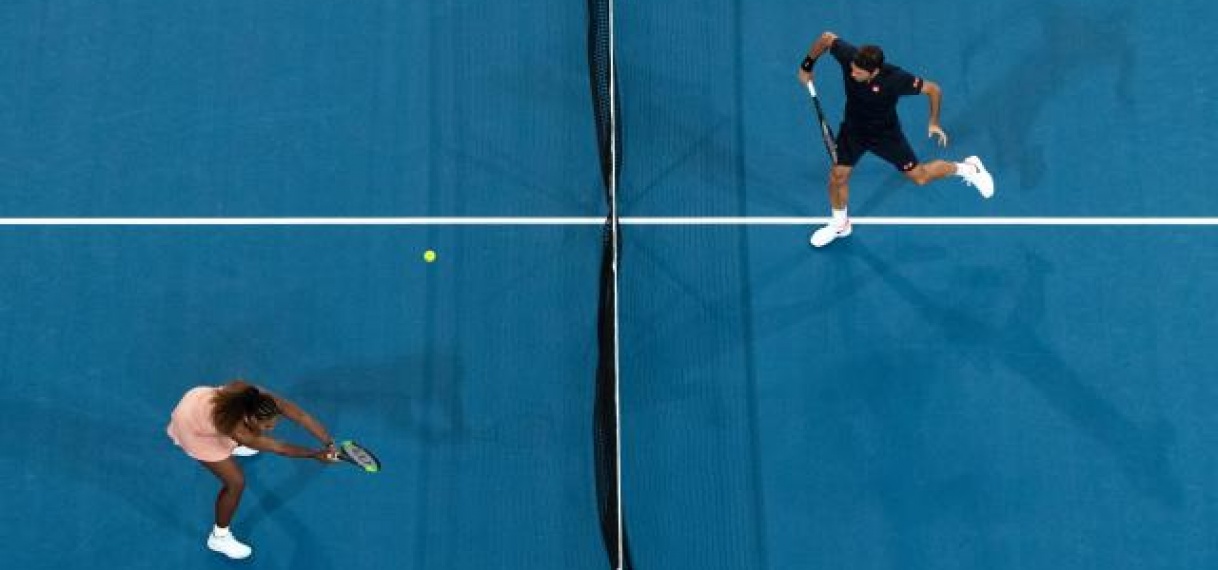 Federer klopt Serena in unieke dubbelpartij op Hopman Cup