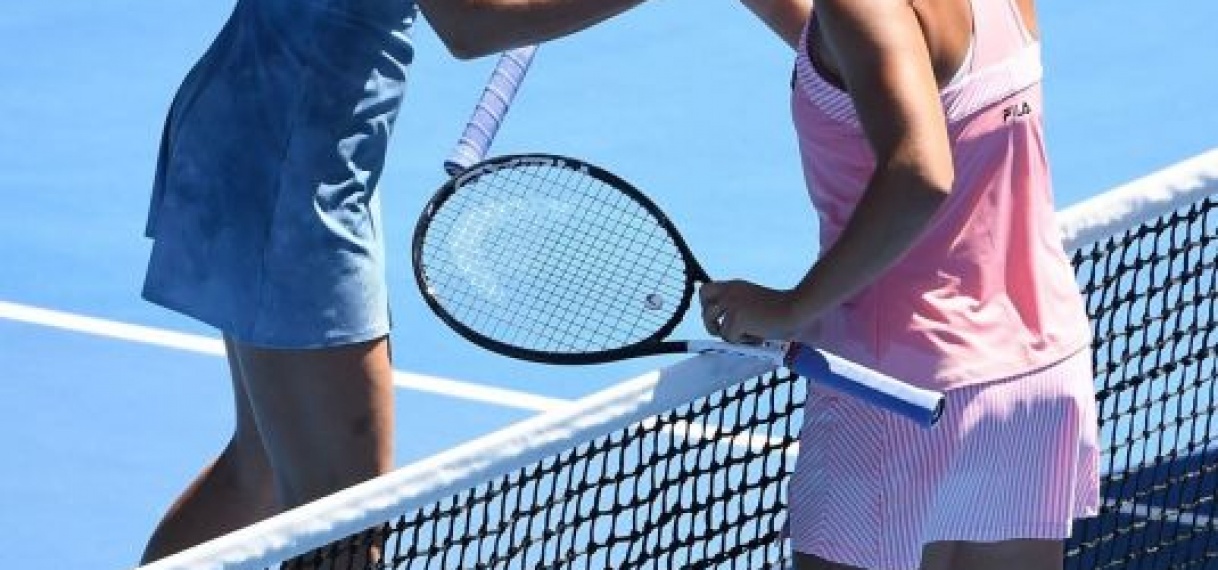 Oud winnaressen Kerber en Sharapova uitgeschakeld op Australian Open