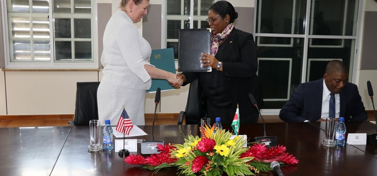 Wijziging luchtvervoers-overeenkomst Suriname en VS