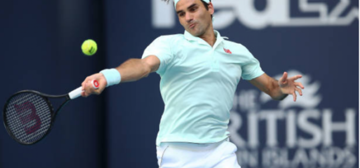 Roger Federer heeft zich als laatste geplaatst voor de kwartfinales van het Masters-toernooi